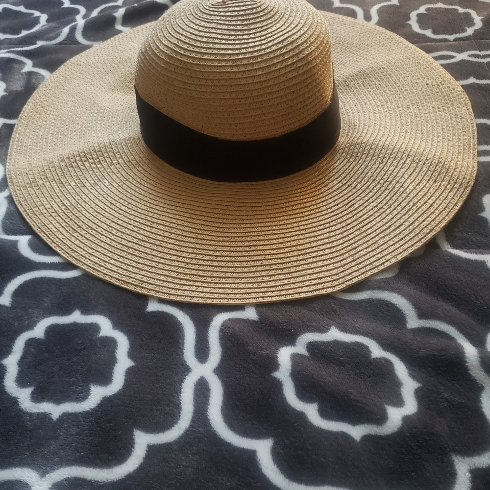 SOLD Forever21 Sun hat